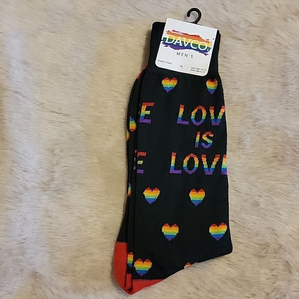 MEN'S DAVCO BLACK RAINBOW HEARTS "LOVE IS LOVE" CREW SOCKS, NEW!